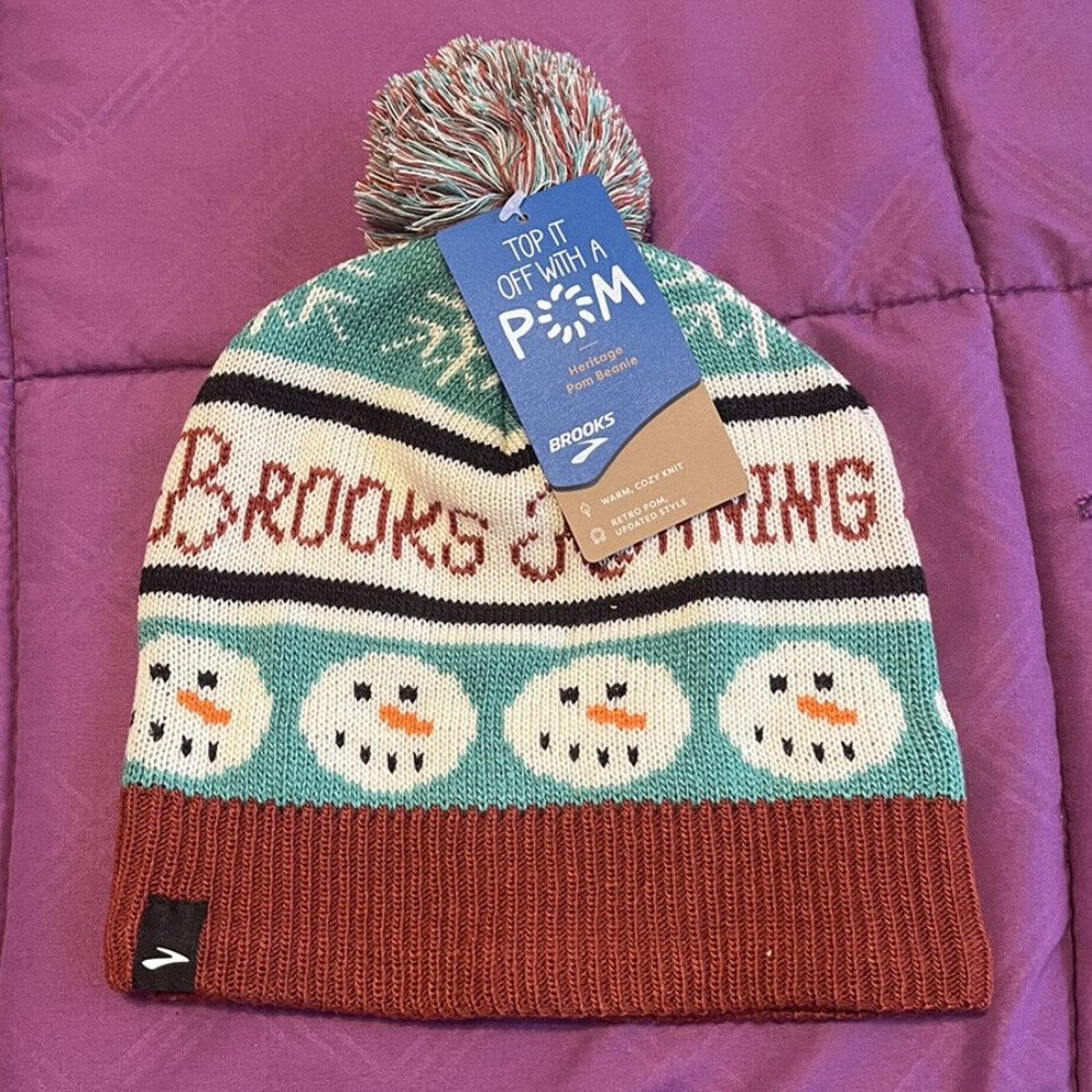 Brooks Running: Unisex Run Merry Pom Beanie, LTD ED, Color: 377: Green/Run Merry